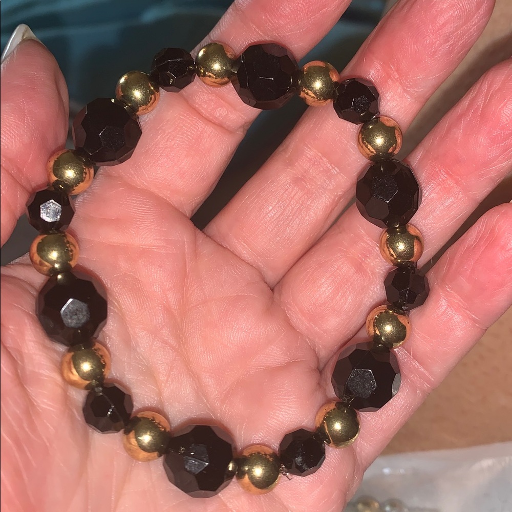 Elegant Black and Gold Beaded stretch Bracelet - Picture 5 of 5